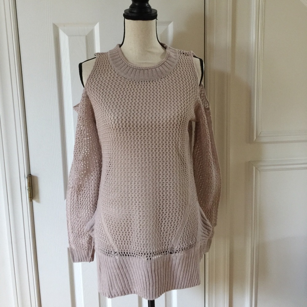 ⏰ 1 LEFT!! Cold shoulder top blush/mauve - Picture 3 of 3