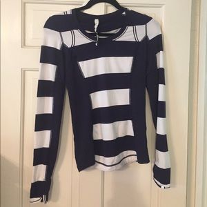 Lululemon long sleeve activewear top