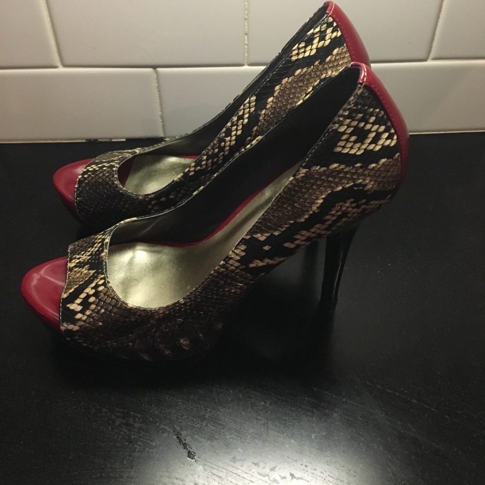 Jessica Simpson heels, size 8 b / 38