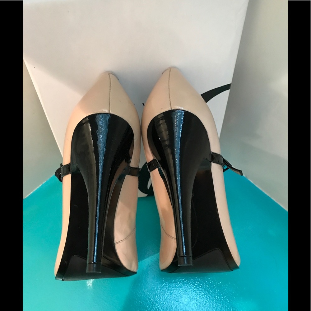 Nine West NIB Nude Pumps w/Black Strap 3 1/2 inch - Picture 3 of 4