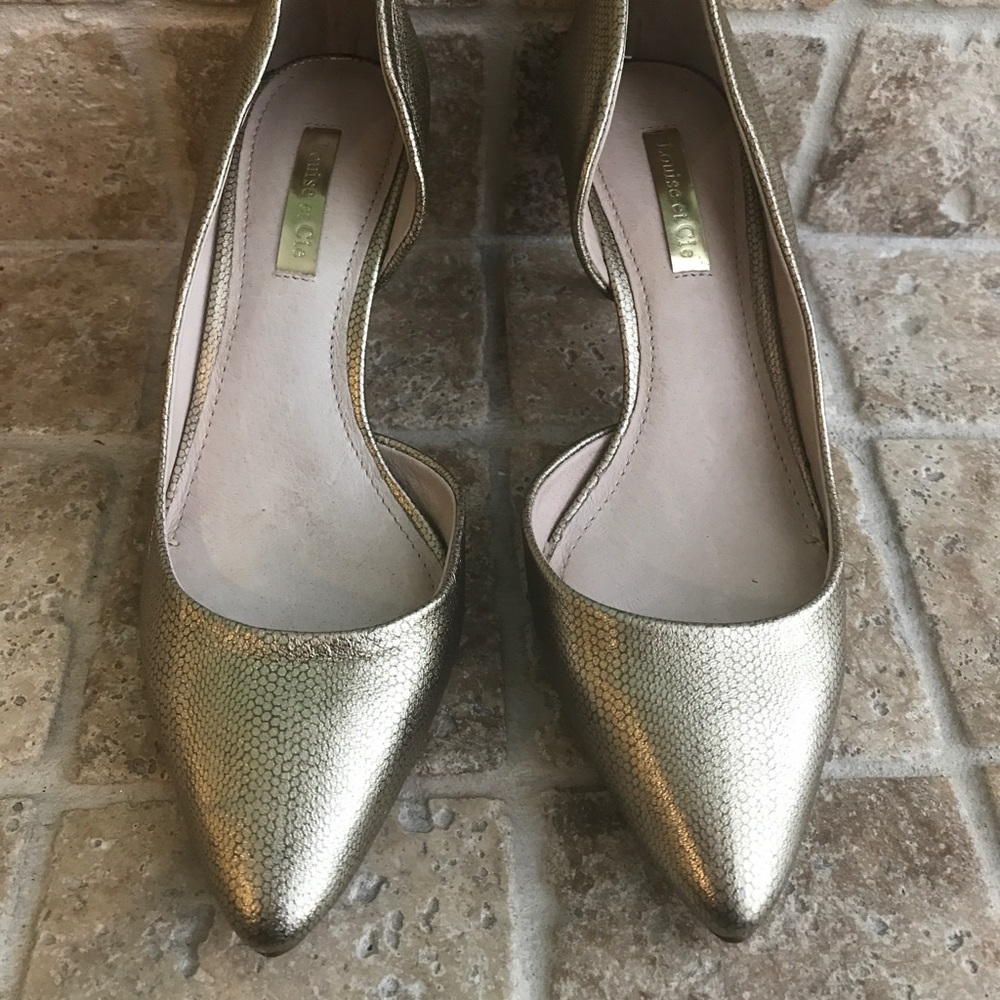 Vince Camuto Louise et Cie gold Snakeskin size 5
