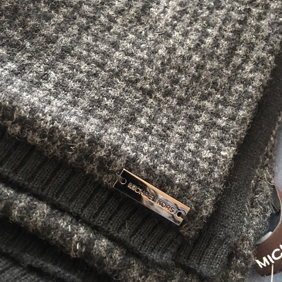 Michael Kors Scarf 86” length - Picture 2 of 3