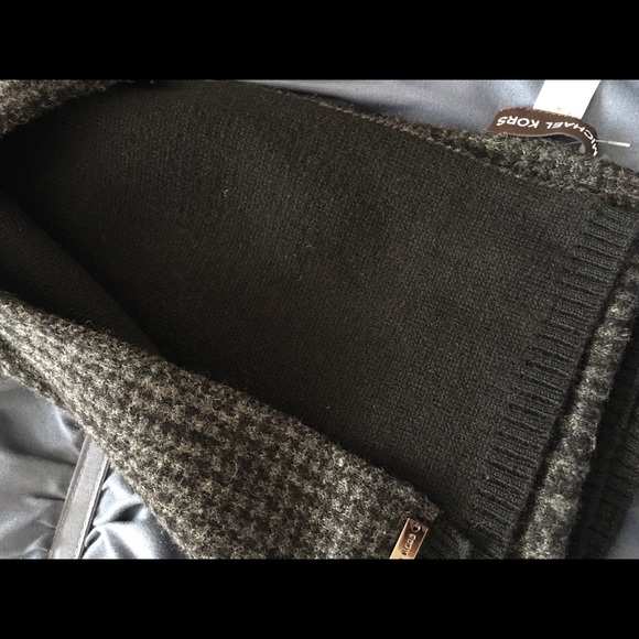 Michael Kors Scarf 86” length - Picture 3 of 3
