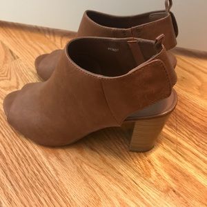 Comfy Cml & Blk Colored Booties w/ Open Toe & Back