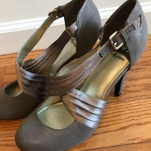 🎀WEEKEND SALE🎀Brand new Fergie shoes.