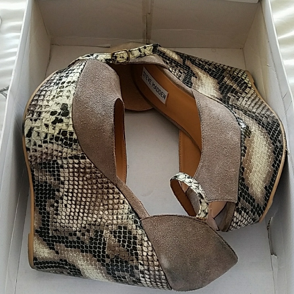 Steve Madden wedges. Worn 2-3 times.