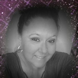 Meet your Posher, Lorie