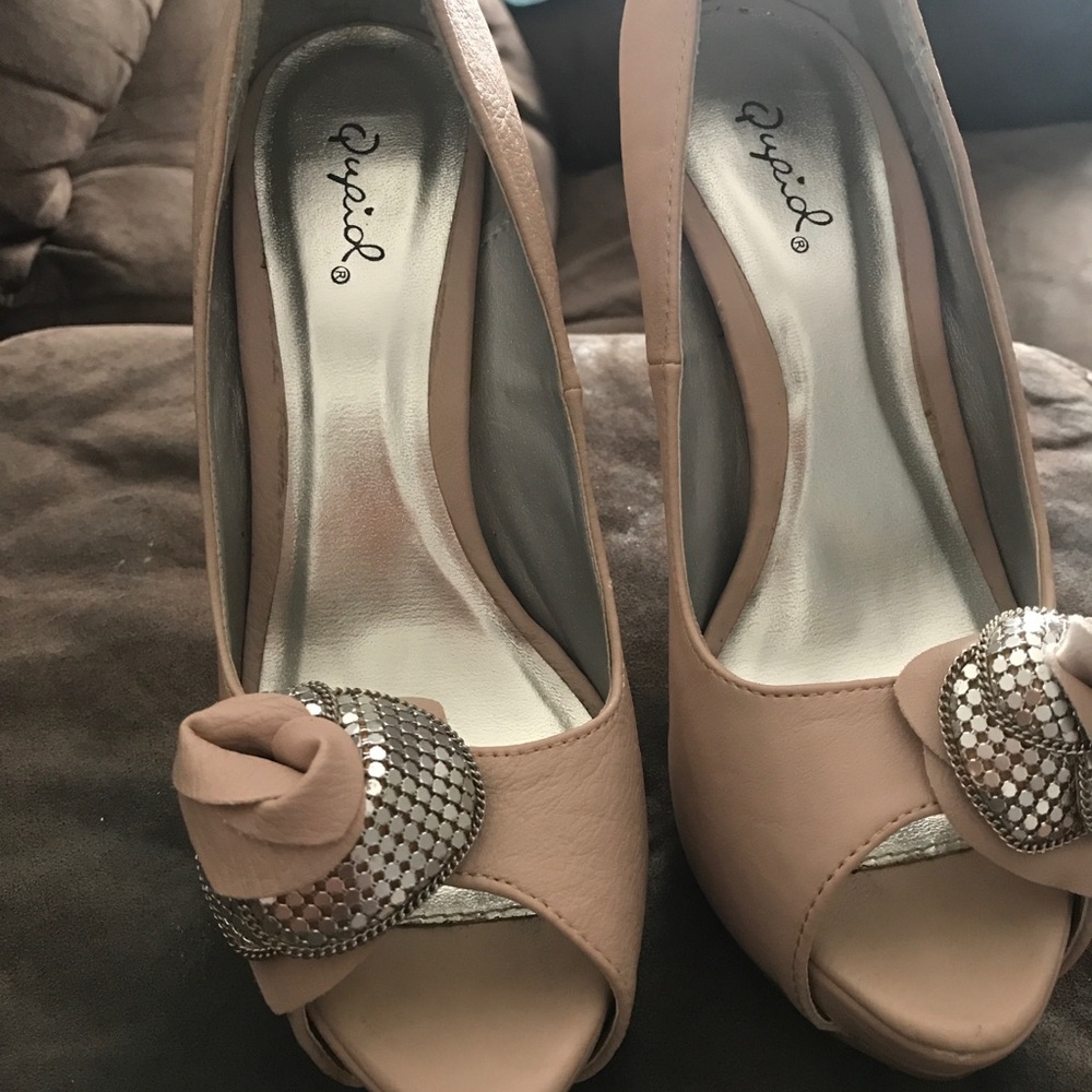 Shoes - Picture 2 of 2