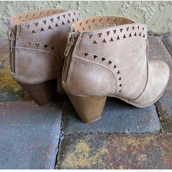 🎃SALE🎃 Vegan Leather Booties - Picture 3 of 7