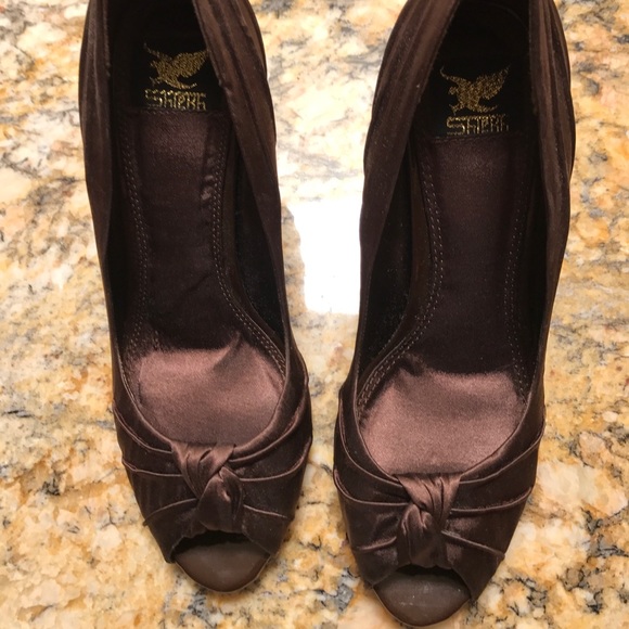 👠size 7 - Picture 1 of 3