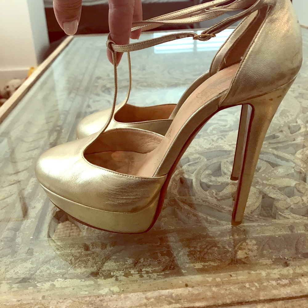 Gold Christian Louboutin pumps! Size 40