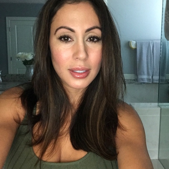 Meet your Posher, Lauren - Picture 1 of 1