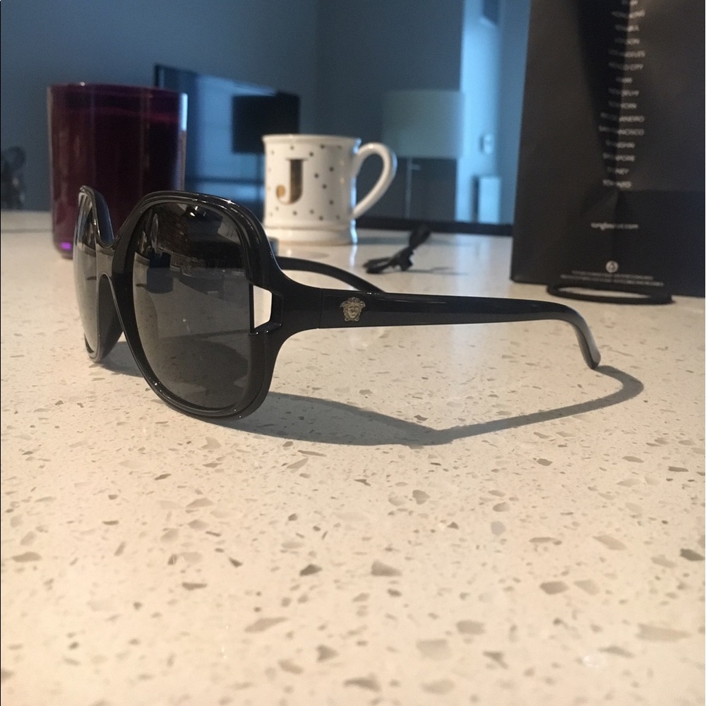 Versace sunglasses 😎
