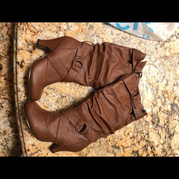 👢size 7 - Picture 1 of 8