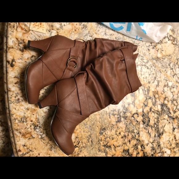 👢size 7 - Picture 2 of 8