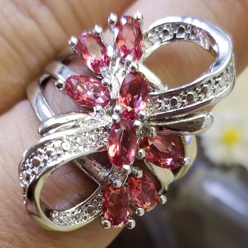 18k Swarovski flower 8 ring - Picture 3 of 8