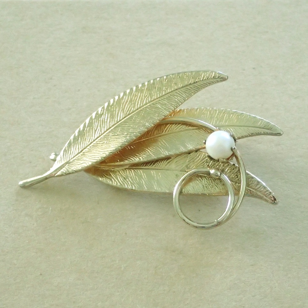 Vintage Gold Tone Leaf & Faux Pearl Brooch