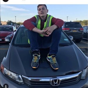 Meet your Posher, Avery