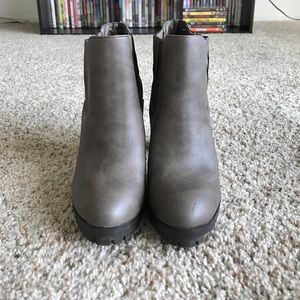 Steve Madden Brown ankle booties