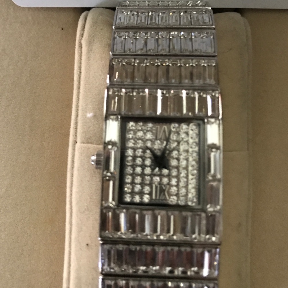 Watch - Picture 2 of 4