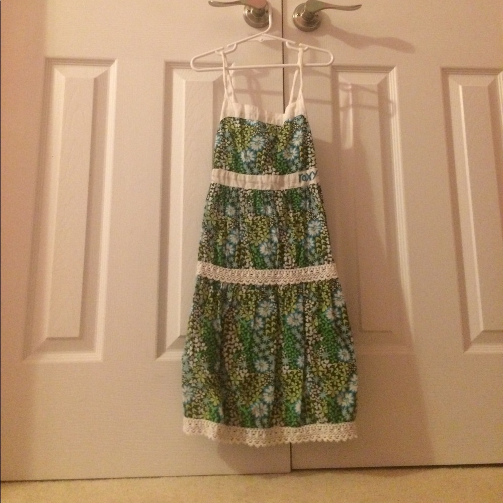 A really pretty Roxy beach dress.