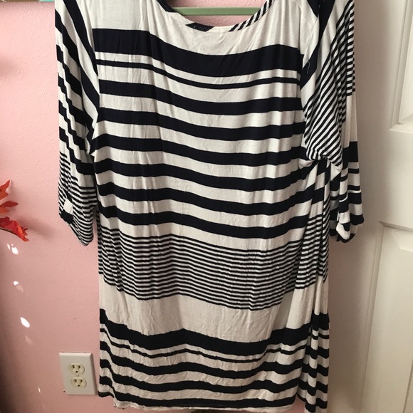 Striped Flowy Plus Size Top - Picture 4 of 4