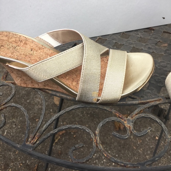 Kenneth Cole Reaction gold cork wedges - Picture 3 of 4