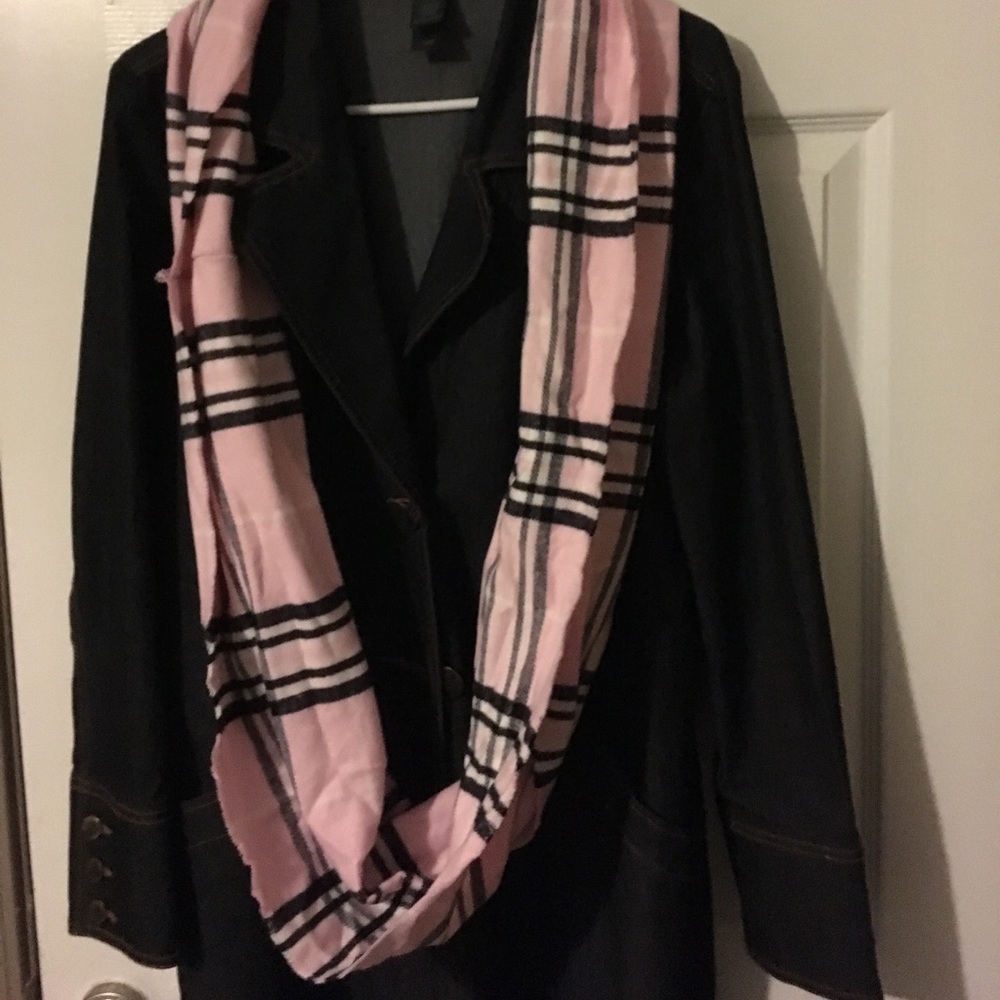 Light pink, black and white New plaid scarf