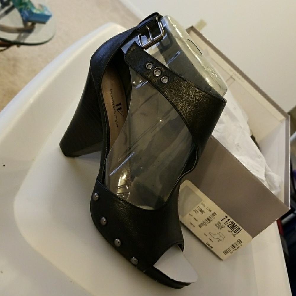 Shoe