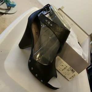 Shoe
