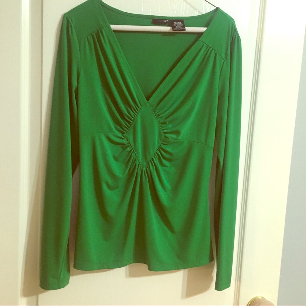 Macy’s Kelly Green Medium Top