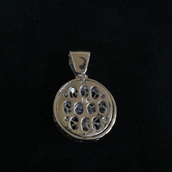 Premier Designs antique crystal pendant - Picture 2 of 3