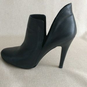 BCBG generation booties