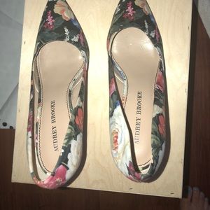 Very cool multi-colored pumps