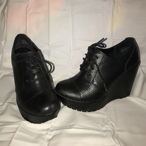 Korks wedge heel leather