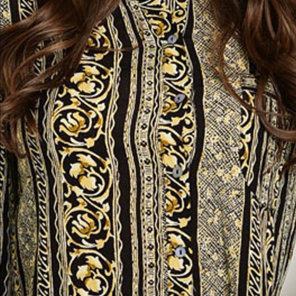 Hi-Lo Button Down Printed Top - Picture 5 of 8