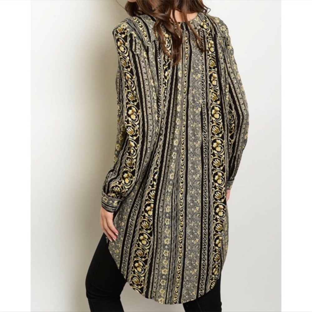 Hi-Lo Button Down Printed Top - Picture 2 of 8