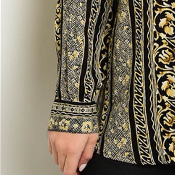 Hi-Lo Button Down Printed Top - Picture 6 of 8