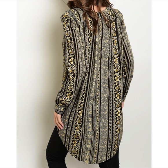 Hi-Lo Button Down Printed Top - Picture 2 of 8