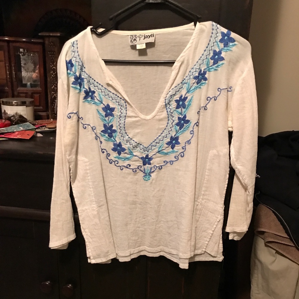 White festival shirt flower embroidered