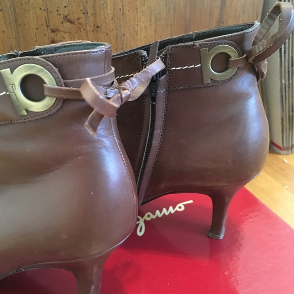 Ferragamo ankle boots - Picture 3 of 6