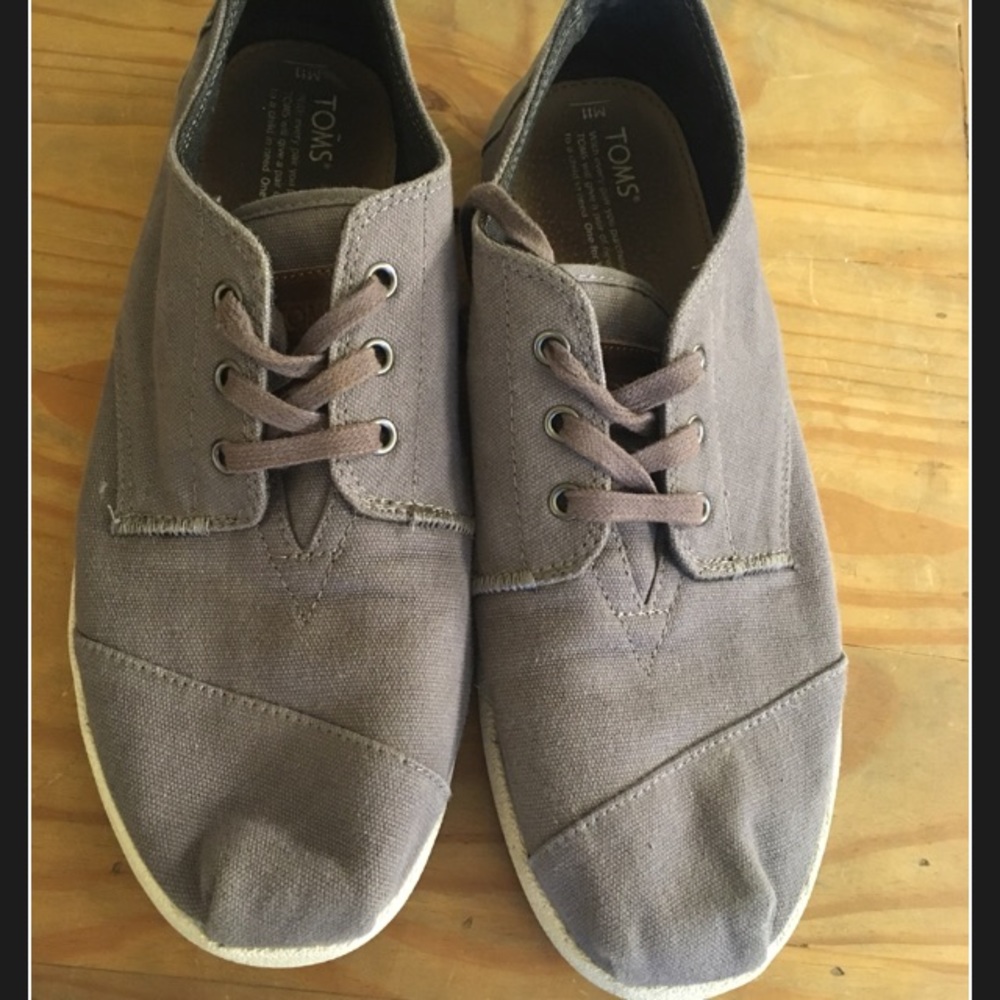 TOMS shoes Size 11