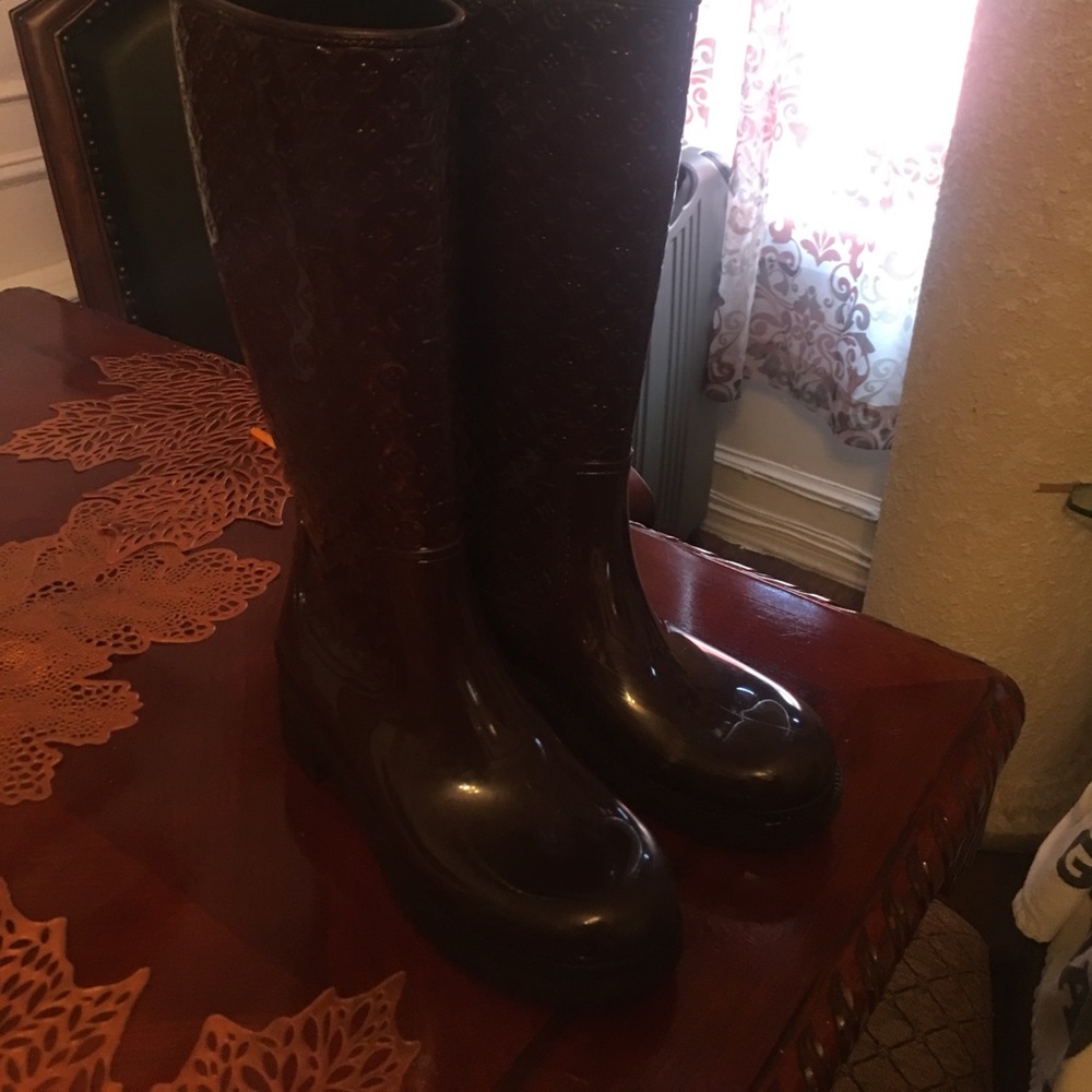Rain boots