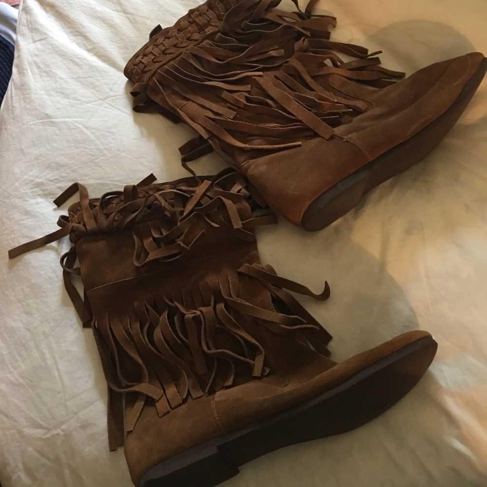 Steve Madden Fringe Suede boots