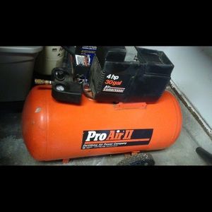 Air compressor 30 Gallon. Good condition