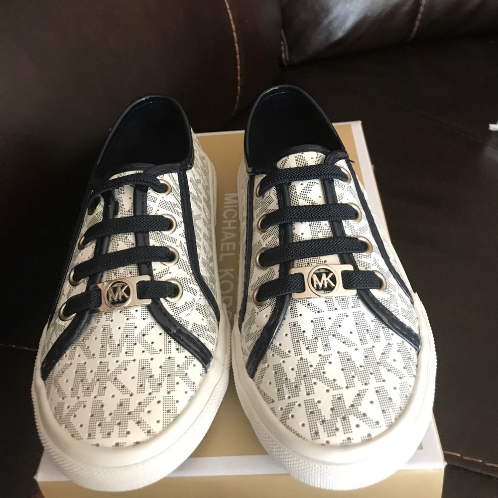 Toddler girl sneakers