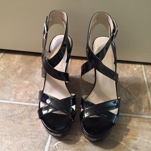 NIB NINE WEST Strappy Platform Sandals Size 8M