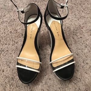 Gianni Bini NWOT box never worn before wedges!