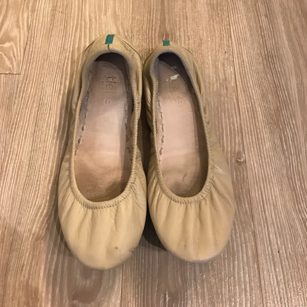 Beige Tieks flats