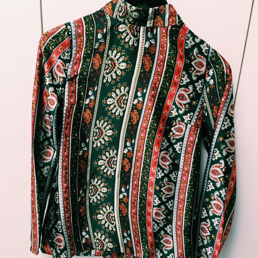 ❤NEW ❤ GREEN PAISLEY OPEN BACK TOP - Picture 4 of 5